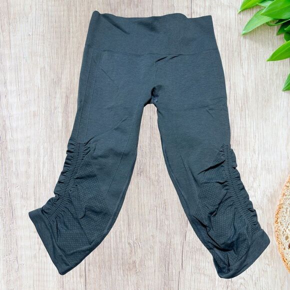 Lululemon Womens In‎ the Flow Crop Size 4 Gray Athleisure Yoga Sporty - Picture 1 of 5